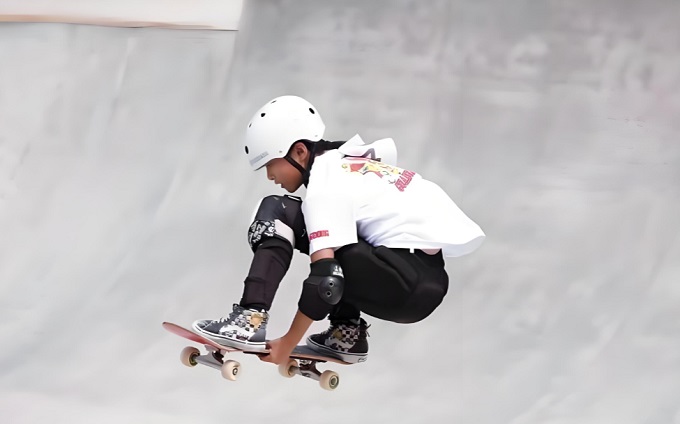 一篇关于滑板场的家庭教育指导：父母的“松弛感”，是给孩子的“人生礼物”→